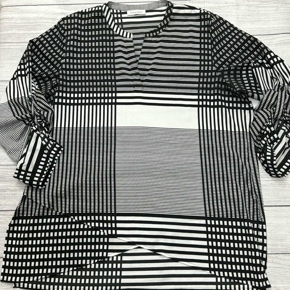 Calvin Klein Women’s Black and White Multi Patterned Print Blouse
